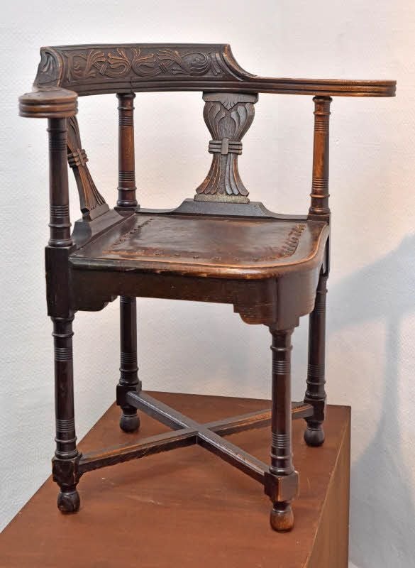 Historischer Schreibtischstuhl