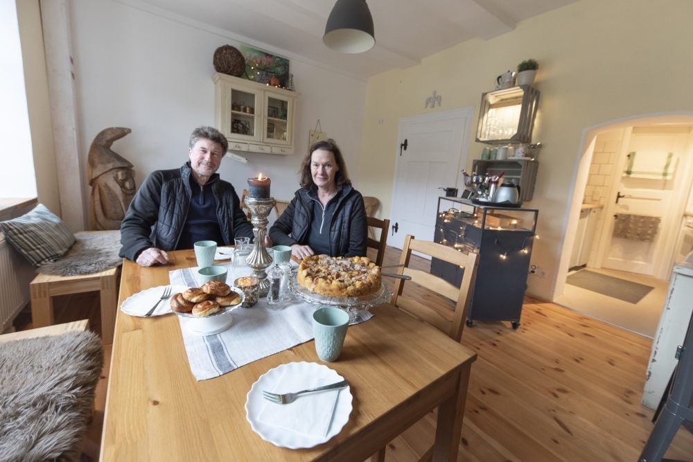 Edith und Detlef Behrens aus Braunschweig eröffnen ihr Café Carl im März. 22 Gäste finden hier Platz. Auch im Freien wird es Sitzplätze geben.