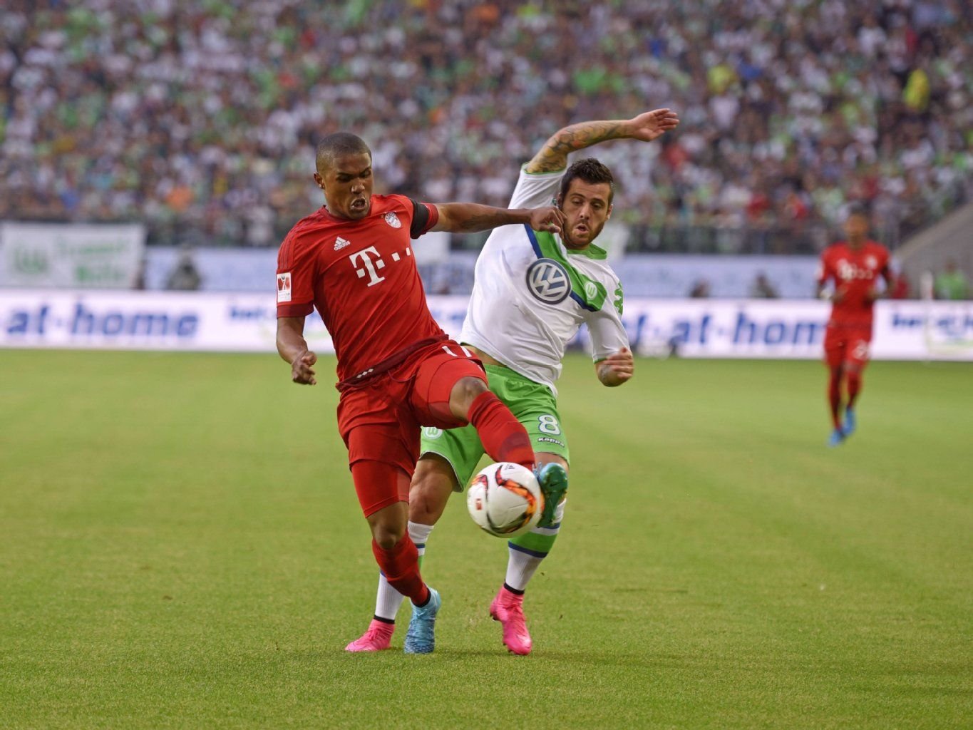Douglas Costa stellte gegen den VFL Wolfsburg seine Schnelligkeit unter Beweis.
