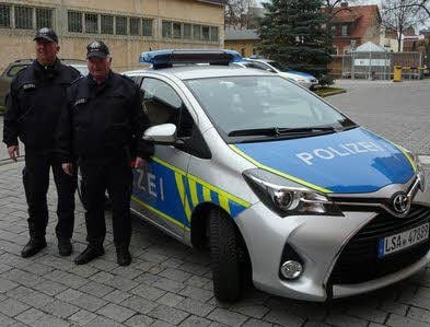 Peter Williges und Uwe Fritze (Foto, von links) übernahmen am Dienstag ihr neues Dienstauto.