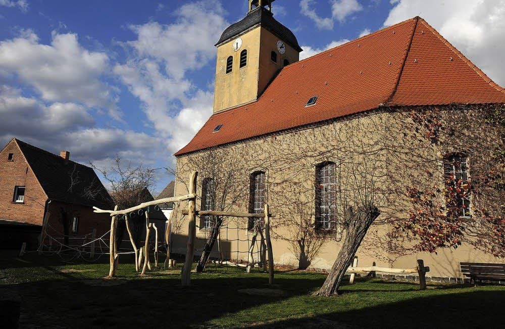 Der Dorfförderverein ist stolz auf den neuen Spielplatz, dessen Bau viele Aktivitäten im Ort auslöste.