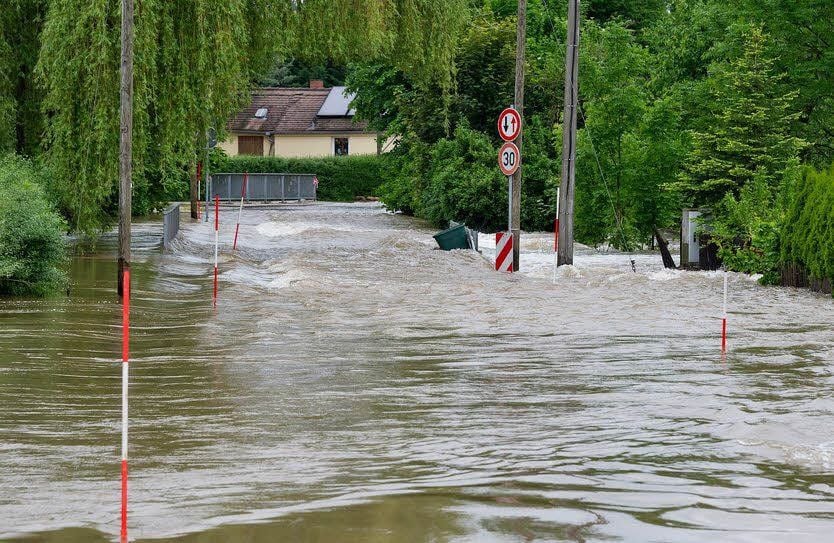 Im Juni hatte die Saale die Werderstraße überflutet.