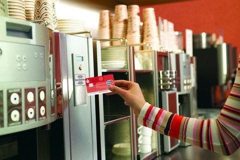Mit der neuen Sparkassen-Girocard sollen kleine Beträge kontaktlos und schnell abgebucht werden können. (Foto: DSGV)