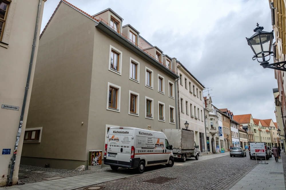 Das Haus fällt, im positiven Sinn, nicht weiter auf in der Jüdenstraße.