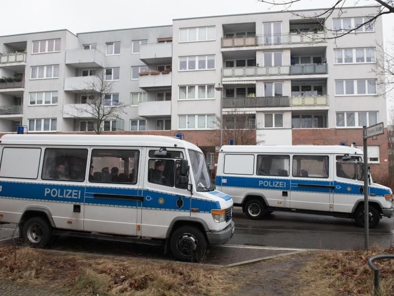 Das 14-jährige Mädchen wurde von ihrer Mutter in der gemeinsamen Wohnung in Berlin-Alt-Hohenschönhausen tot gefunden. Foto: Paul Zinken