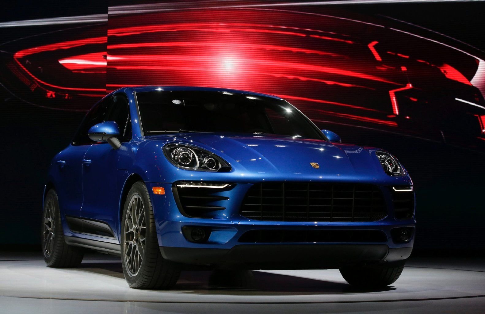 Bei der Los Angeles Auto Show und zeitgleich bei der Messe in Tokio betrat Porsches neues Kompakt-SUV Macan die Weltbühne.