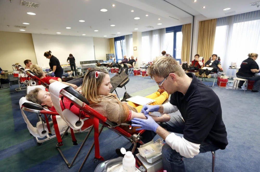 Das Radisson Blu-Hotel am Donnerstagvormittag: Viele spendeten Blut.