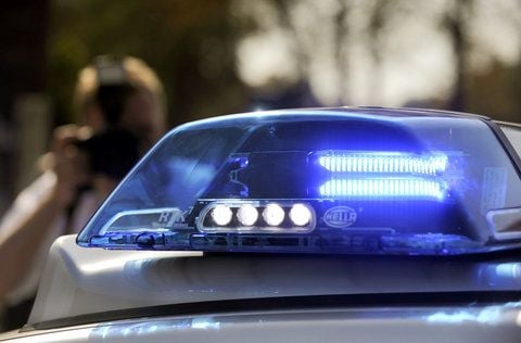 Das Blaulicht an einem Einsatzwagen der Polizei.