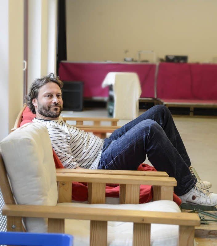 STEFAN KAUSCH vom Pögehaus-Verein. Wohnen, Arbeiten und Kultur unter einem Dach, das ist die Idee des alternativen Hausprojekts, eines von unzähligen, die es in Leipzig mittlerweile gibt.