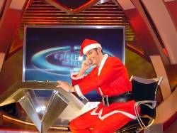 SAT.1 "Die Quiz Show" - die Nikolaus-Ausgabe mit Christian Clerici am Donnerstag, 6. Dezember 2001 um 19.40 Uhr in Sat.1. Christian Clerici sorgt am 6.12.2001 um 19.40 Uhr in seiner Sendung nicht nur für weihnachtliche Vorfreude sondern auch für die finanzielle Grundlage für viele Geschenke. In der Nikolaus-Ausgabe der Quiz Show werden das Studio-Publikum und natürlich auch die Kandidaten mit den festlichen Nikolaus-Mützen ausgestattet. Ob das den Kanditaten hilft, die kniffligen Fragen richtig zu beantworten,kann man am 6. Dezember 2001 bei einem Glas Glühwein vor dem Fernseher verfolgen. Abdruck honorarfrei nur im Zusammenhang mit dem Sat.1-Sendetermin.