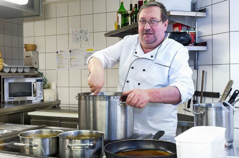Ronald Fischer am Herd.