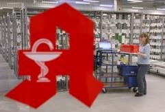 Die Logistikmitarbeiterin Yvonne Schumann kommissioniert in der Versand-Apotheke «Zur Rose» in Halle (Saale) Arzneimittel. (Foto: dpa)