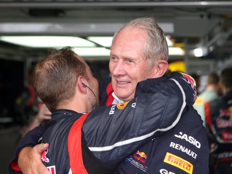 Helmut Marko (r) denkt, dass Sebastian Vettel «sein Ego ändern» müsse.