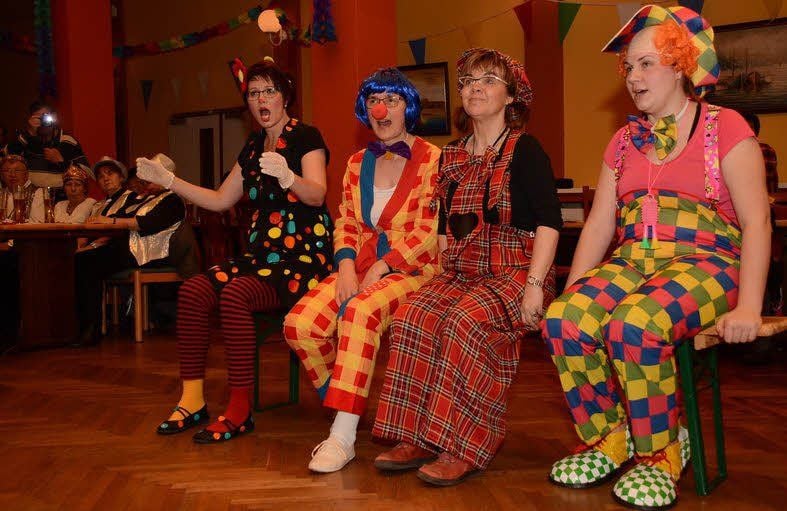 Die weiblichen Clowns hatten sich eingeschlichen.