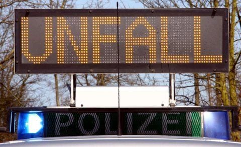 Bei einem Unfall auf der A2 bei Schackensleben sind fünf Personen verletzt worden.