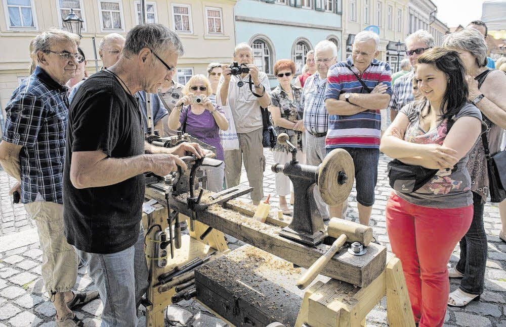 Was man mit einer Drechselbank alles zaubern kann, zeigte Manfred Pape den interessierten Besuchern.