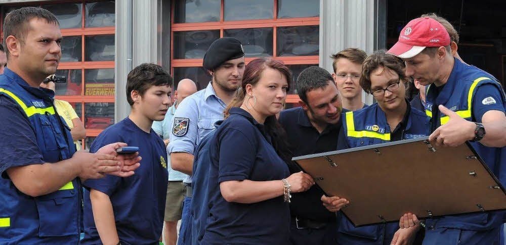 Der Ortsverband Dessau vom Technischen Hilfswerk hatte auch die Kräfte um Zugführer Jan Krüger nach Roßlau geschickt.
