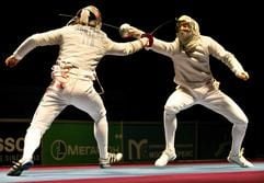 Der deutsch Fechter Nicolas Limbach (r.) und der Italiener Aldo Montano (l.) kämpfen im Halbfinale der Fecht-Weltmeisterschaft. (Foto: dpa)