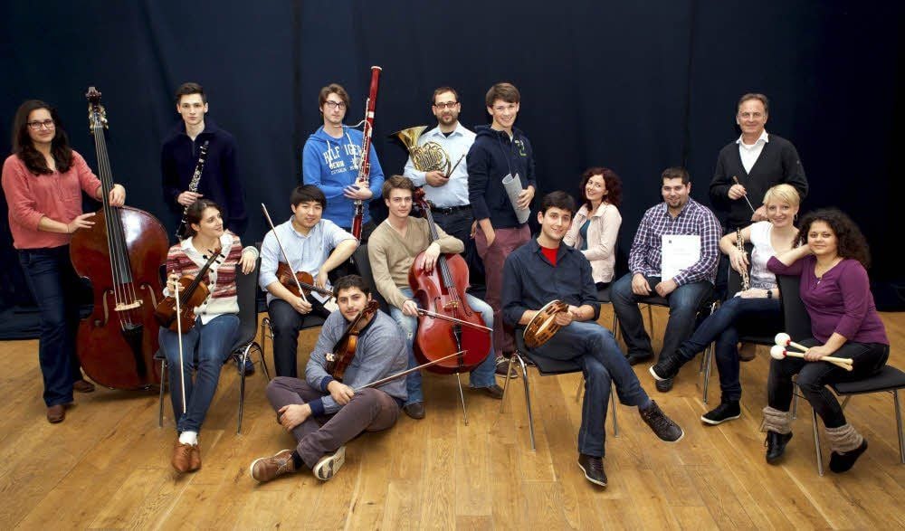 Das Detmolder Kammerorchester unter Leitung von Alfredo Perl gastiert vor der Verleihung des Echo-Klassik mit einem Festkonzert in der Partnerstadt Zeitz.