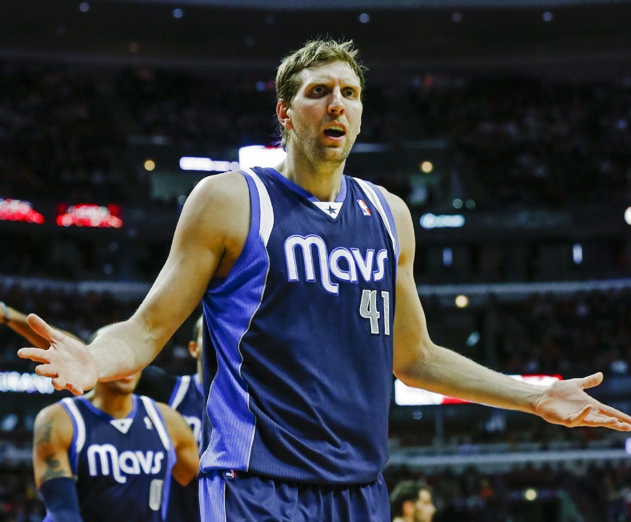 Dirk Nowitzki löst Detlef Schrempf als deutscher Rekordspieler in der NBA ab.