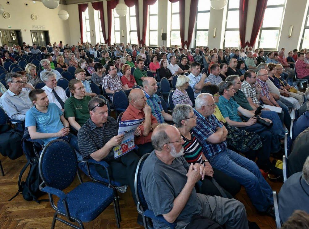 Rund 300 Dessau-Roßlauer waren zum MZ-Forum in den Golfpark gekommen.