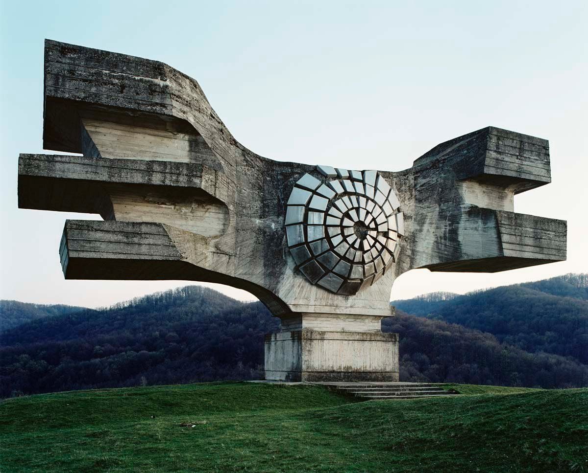 Das „Spomenik revolucije“, kroatisch für Denkmal für die Revolution, stammt aus dem Jahr 1967 und steht auf dem Schlachtfeld von Podgaric bei Berek in Kroatien. Es soll an die Siege der jugoslawischen Partisanen erinnern.