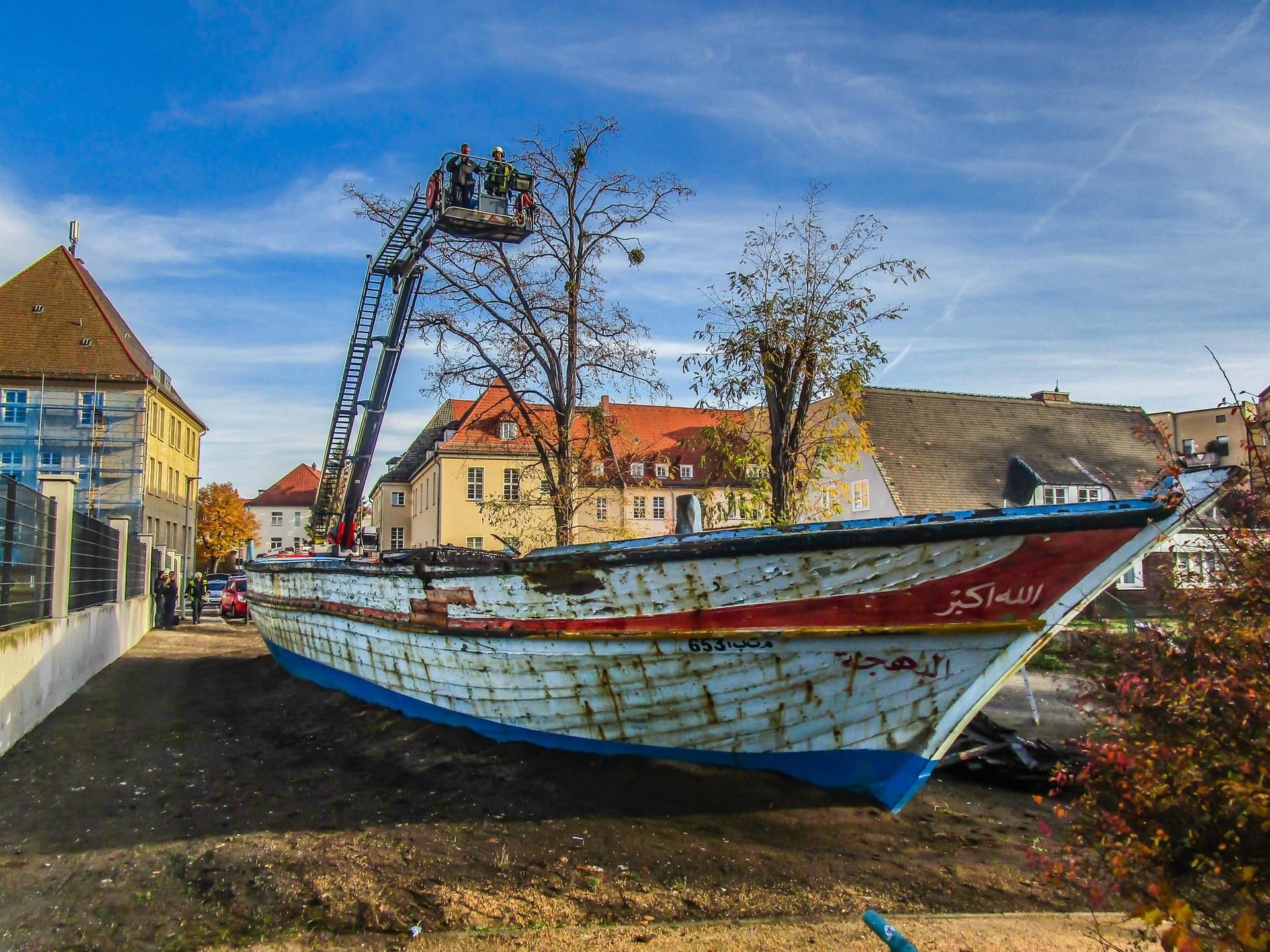 Am Flüchtlingsboot in Wittenberg wurde zuletzt ein Brand gelegt.