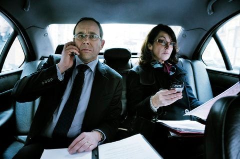 Olivier Gourmet als Verkehrsminister Bertrand Saint-Jean und Zabou Breitman als PR-Chefin Pauline in einer Szene des Kinofilms «Der Aufsteiger». (FOTO: DPA)
