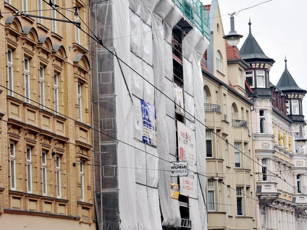 Die Fassade der Geiststraße 21 ist derzeit eingerüstet.