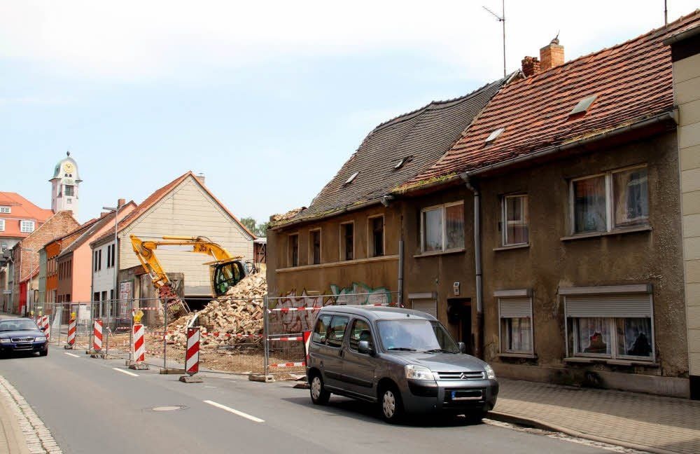 Das Haus ganz rechts im Bild ist noch bewohnt. Doch auch dieses muss vermutlich abgerissen werden.