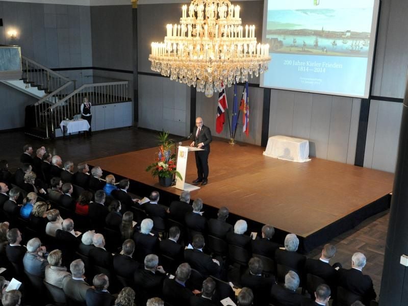 Der damalige Ministerpräsident Torsten Albig (SPD) spricht im Schloß von Kiel (Schleswig-Holstein). Foto: Carsten Rehder/Archiv