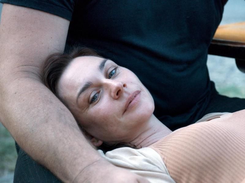 Als Astrid (Christiane Paul) mit ihrer neuen Liebe nach Budapest fährt, holt sie die Vergangenheit ein. Foto: Reinhold Vorschneider/Flare Film/dpa
