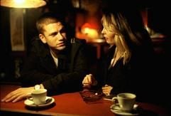 Nicoljaj Lie Kaas als Alex und Maria Bonnevie als Aimee in dem Drama «Reconstruction» von Christoffer Boe. Als Alex die schöne Aimee in einer Kopenhagener Bar kennenlernt, will er sein ganzes Leben für sie ändern. Doch ist auch Aimee dazu bereit? (Foto: Archiv)