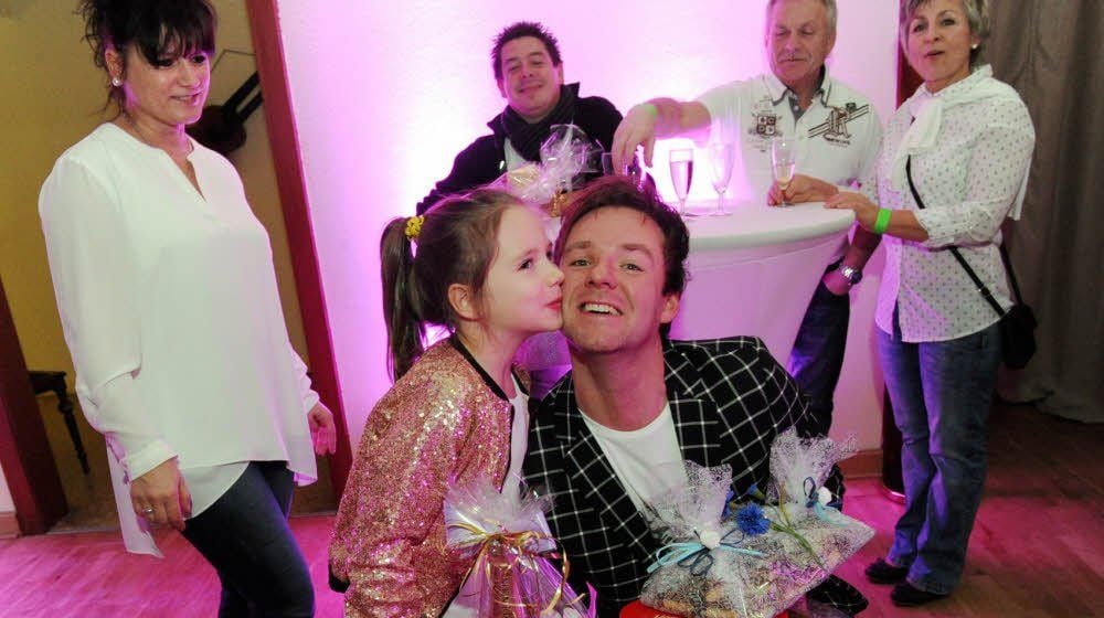 Die jüngste Gratulantin zum Geburtstag bei Phil Stewman ist sechs Jahre alt und kommt aus Halle.