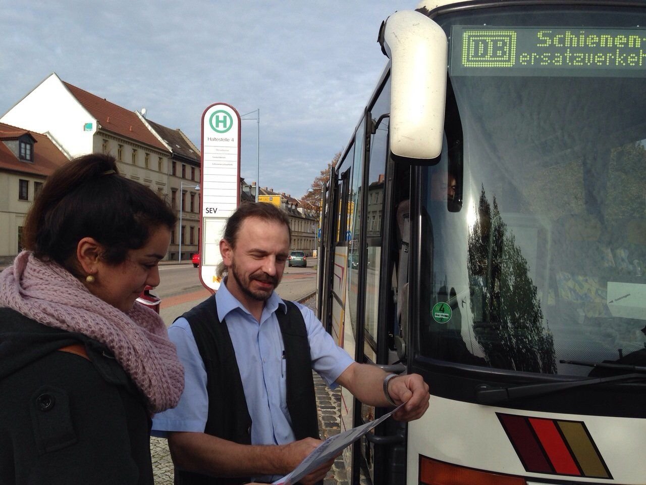 Den Schienenersatzverkehr am Bernburger Bahnhof nutzten am Wochenende nur wenige Reisende.