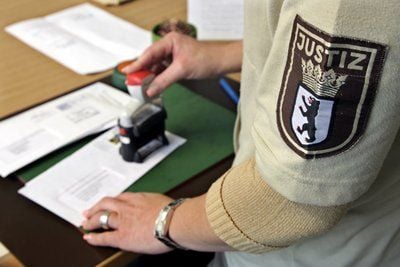 Bearbeitung von eingegangener Post für das Sozialgericht (FOTO: DPA)