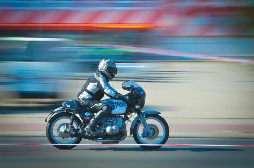 Ein Fahrer im Rausch der Geschwindigkeit beim ADMV-Classic-Cup am Sonntag in Köthen.