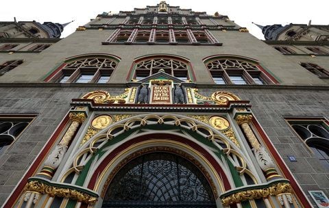 Das Portal des Landgerichtes in Halle.