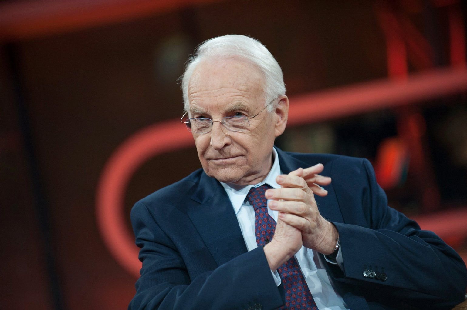 Edmund Stoiber (CSU), ehemaliger Ministerpräsident des Freistaats Bayern und Mitglied des Aufsichtsrates der FC Bayern München AG, in der ARD-Talkreihe Günther Jauch.