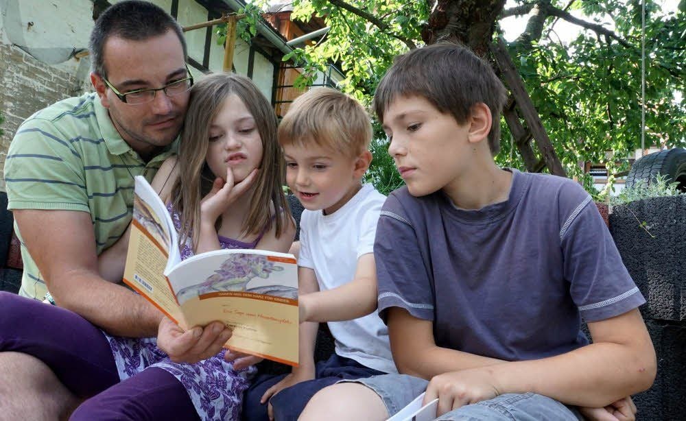 Carsten Kiehnes drei Kinder Josefin, Noel und Maximilian (v.l.) waren nicht nur Inspiration, sondern auch die ersten Testleser.