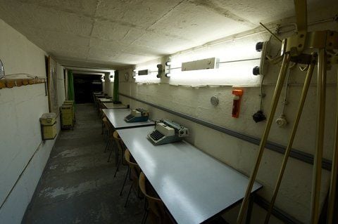 Blick in die Nachrichtenzentrale im Stasi-Bunker in Machern (Kreis Leipzig) (FOTO: DPA)