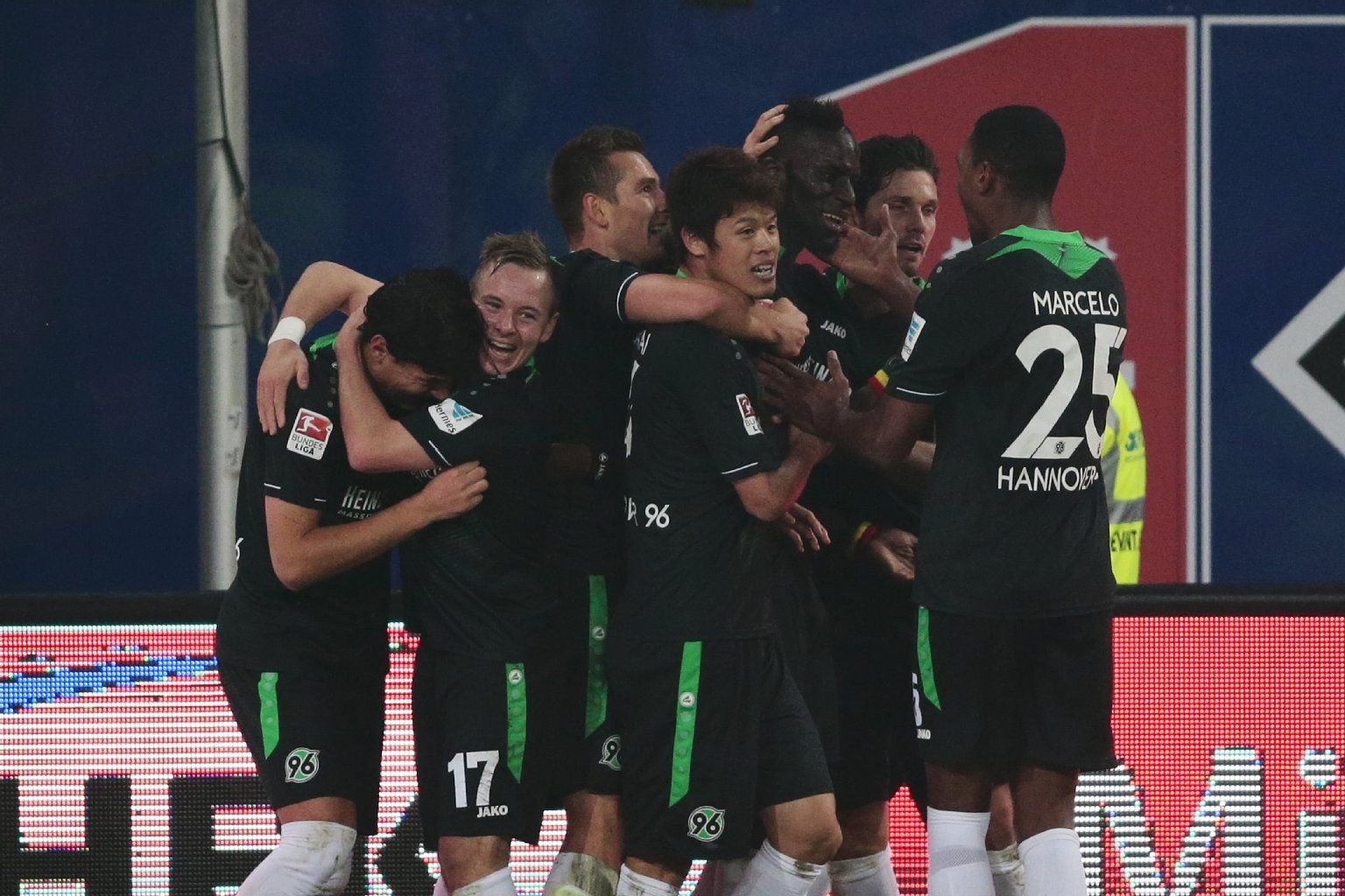 Jubel bei den Profis von Hannover 96