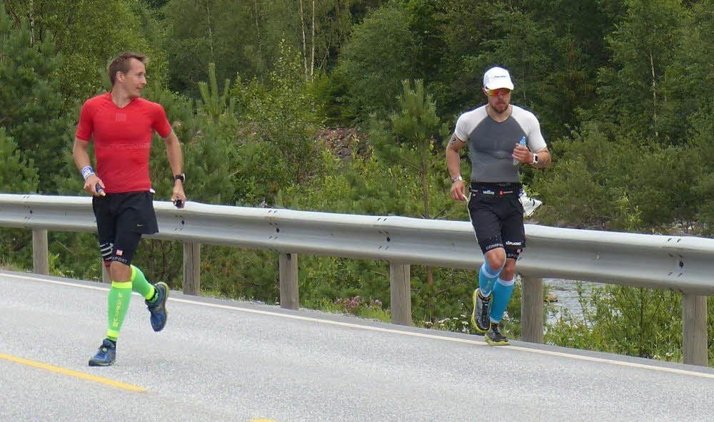 Nach 20 Kilometern Lauf mit Alexander Lubina beim Support.