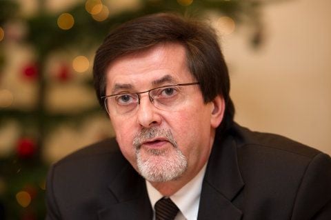 Udo Foht spricht auf einer Pressekonferenz in Dresden. (FOTO: DPA/ARCHIV)