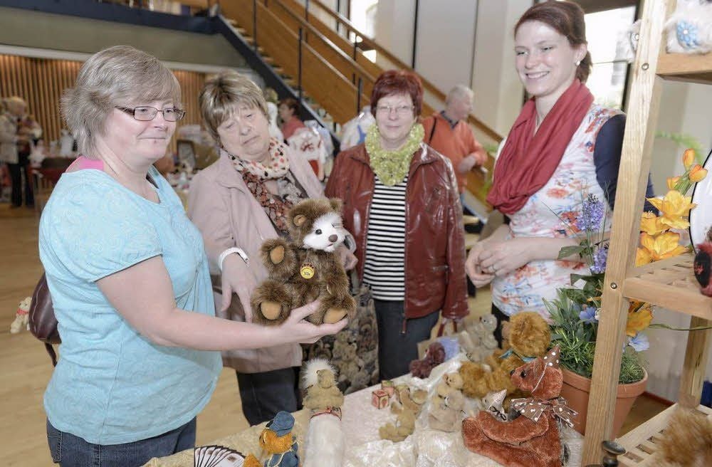 Der Dessauer Puppenklub lädt zur Puppen- und Bärenausstellung in der Marienkirche Dessau ein.