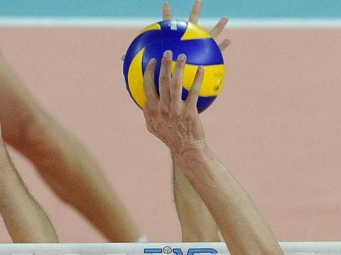 Ein Volleyball im Spiel