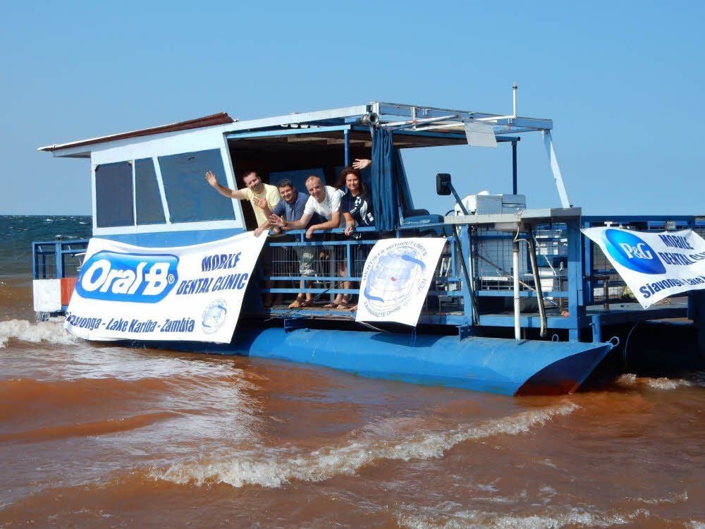 Kordula Axt und Axel Thiele (v.r.) haben Marco Mathys und Thomas Baum nach Sambia begleitet.