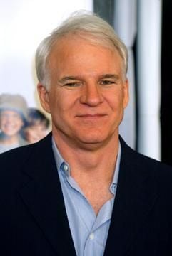Der gewitzte weißhaarige Hollywood-Komiker Steve Martin, der an diesem Sonntag (14.08) 60 Jahre alt wird, ist ein verdientes Multitalent - mit Emmy-Trophäen als TV-Schreiber, einem Grammy als BanjoCountry-Star, Bestseller-Auszeichnungen als Romanautor, Drehbuchpreisen, den begehrtesten Comedy-Awards und einer Oscarnominierung für einen sieben Minuten langen Live-Action-Kurzfilm, in dem Martin 1977 als vergesslicher Kellner glänzte. (Foto: dpa)
