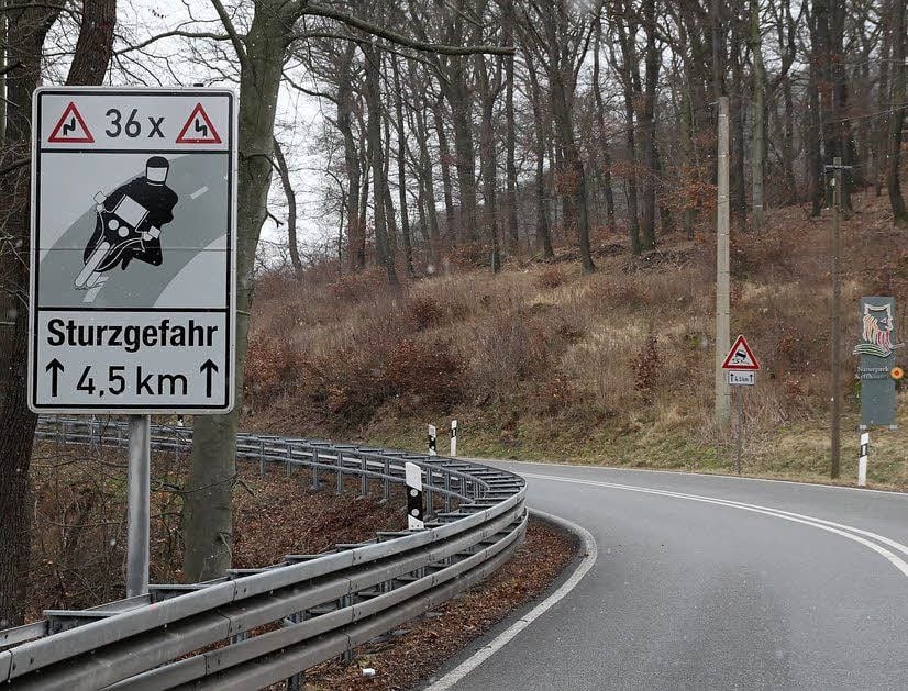 Eine der 36 Kurven der Bundesstraße 85 hoch zum Kyffhäuser. Die Straße wird wegen Sanierungsarbeiten an der Böschung wahrscheinlich ab Juni dieses Jahres gesperrt.