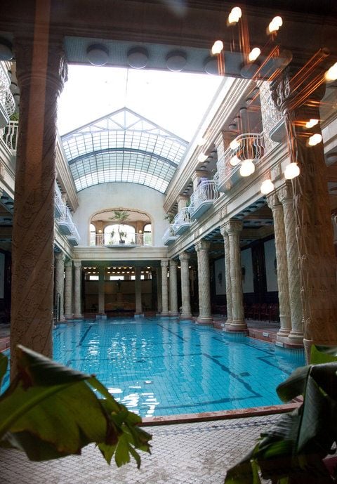 Blick in das Gellert-Bad im ungarischen Budapest. (FOTO: DPA)
